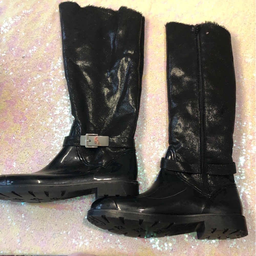 Black shiny mid calf shoe with buckle fuzzy rain boots size 10